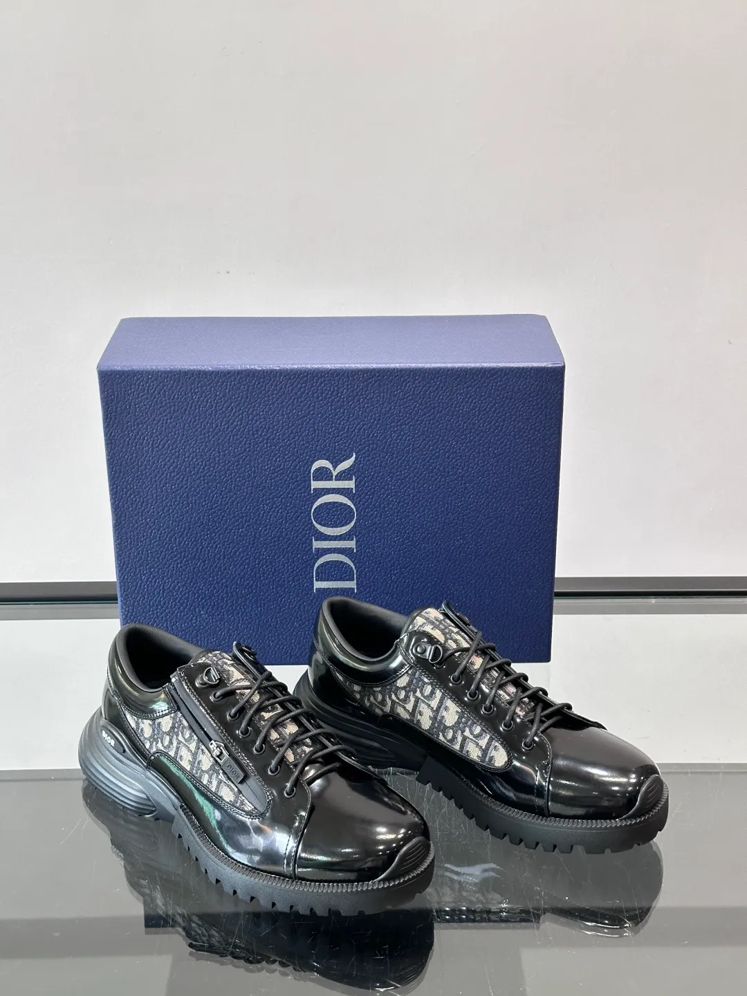 Men's shoes 💰p560 "Dio＊" Combat Derby Shoes Dior Combat Derby Shoes, black calfskin + Dior Oblique embroidery, highly recognizable. Shoelaces + technical zippers make it easy to put on and take off. The EVA hybrid soles are light and comfortable, with a sense of sportiness and fashion. They are great for daily wear or sports. They are the perfect combination of high fashion and functionality. size: 39-44 (38.45 customized)
